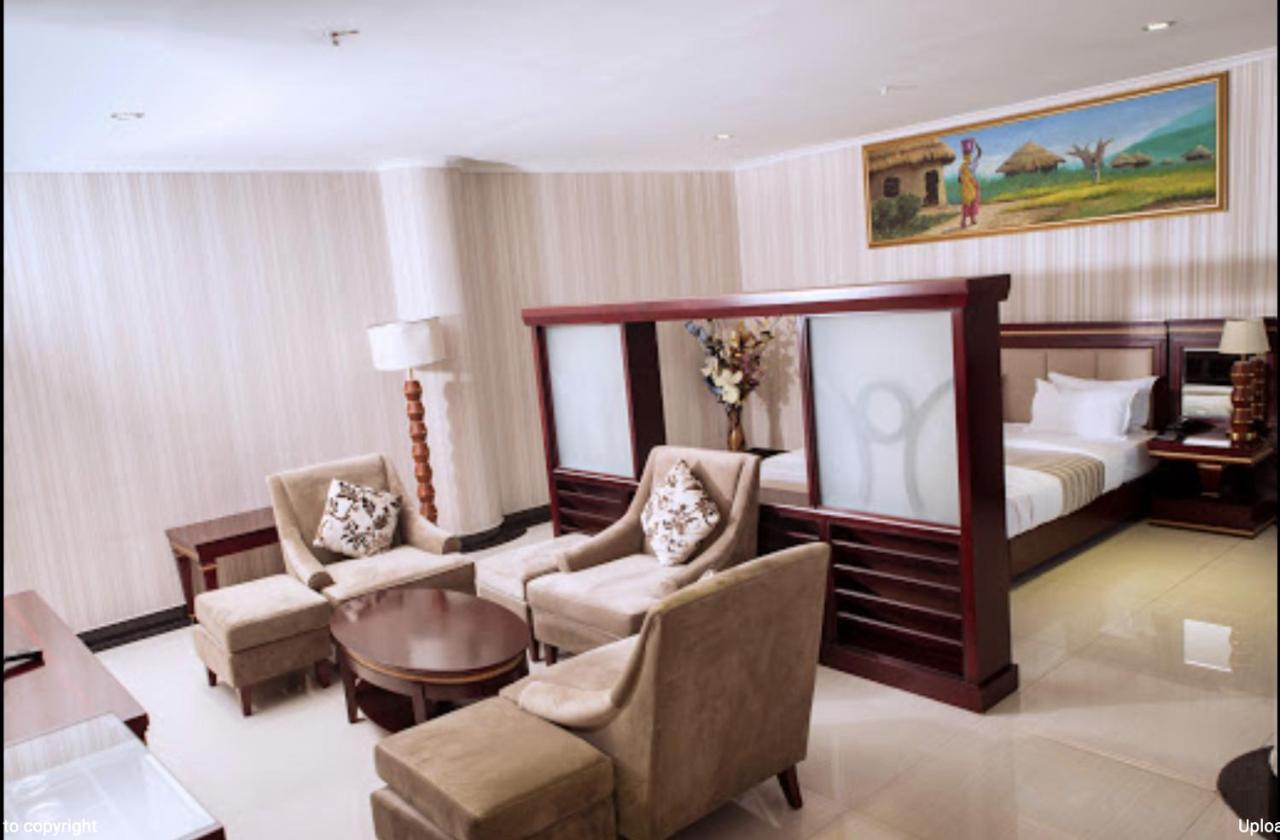 Peacock Hotel Dar-es-Salaam Eksteriør bilde