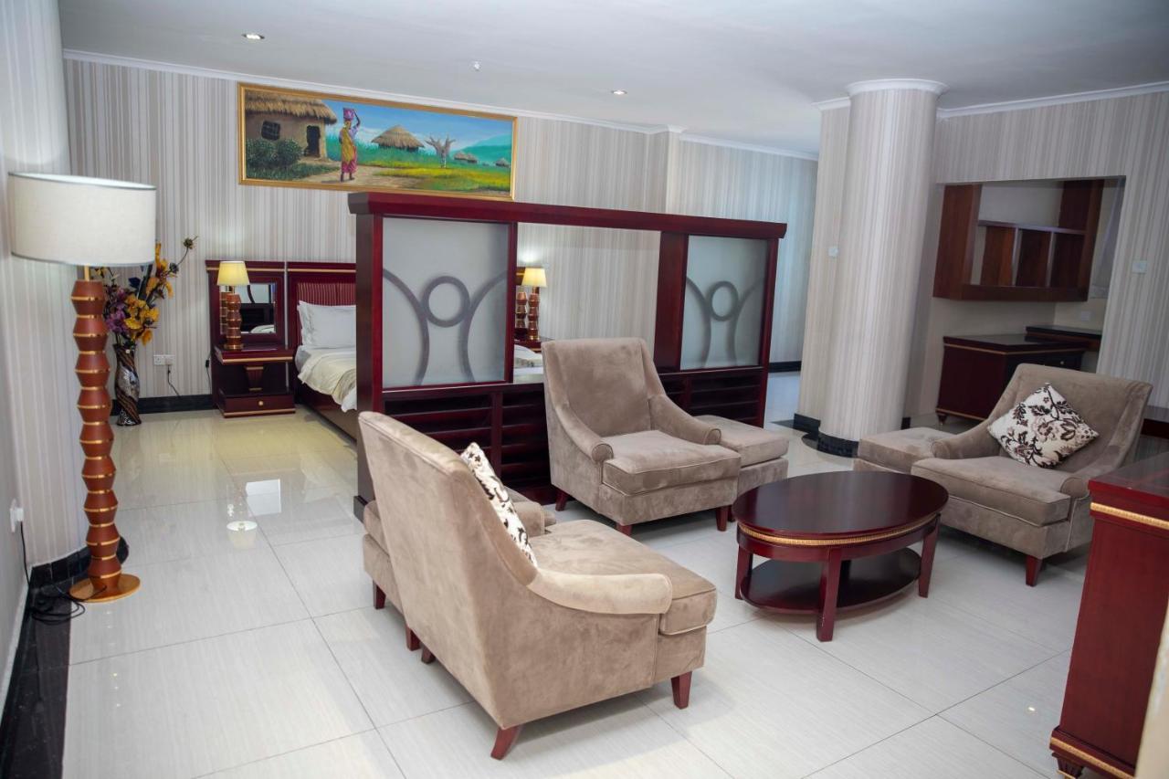 Peacock Hotel Dar-es-Salaam Eksteriør bilde