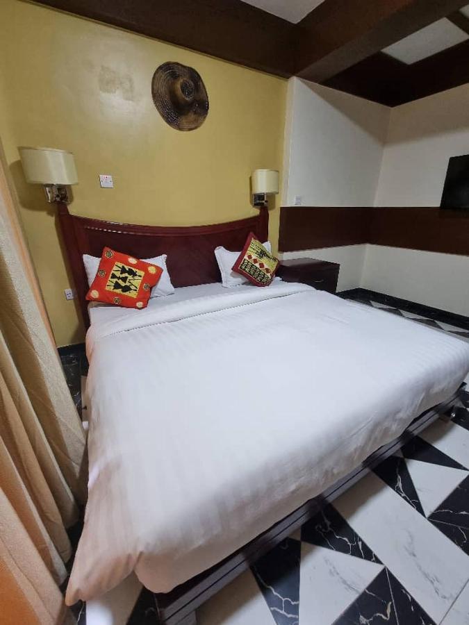 Peacock Hotel Dar-es-Salaam Eksteriør bilde