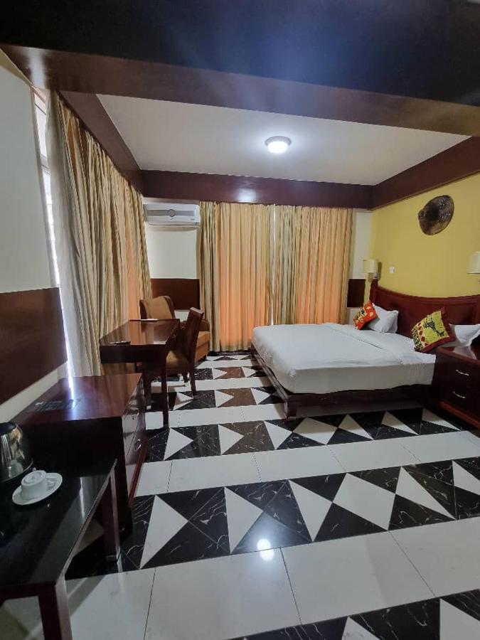 Peacock Hotel Dar-es-Salaam Eksteriør bilde