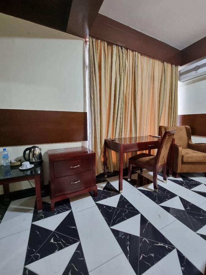 Peacock Hotel Dar-es-Salaam Eksteriør bilde