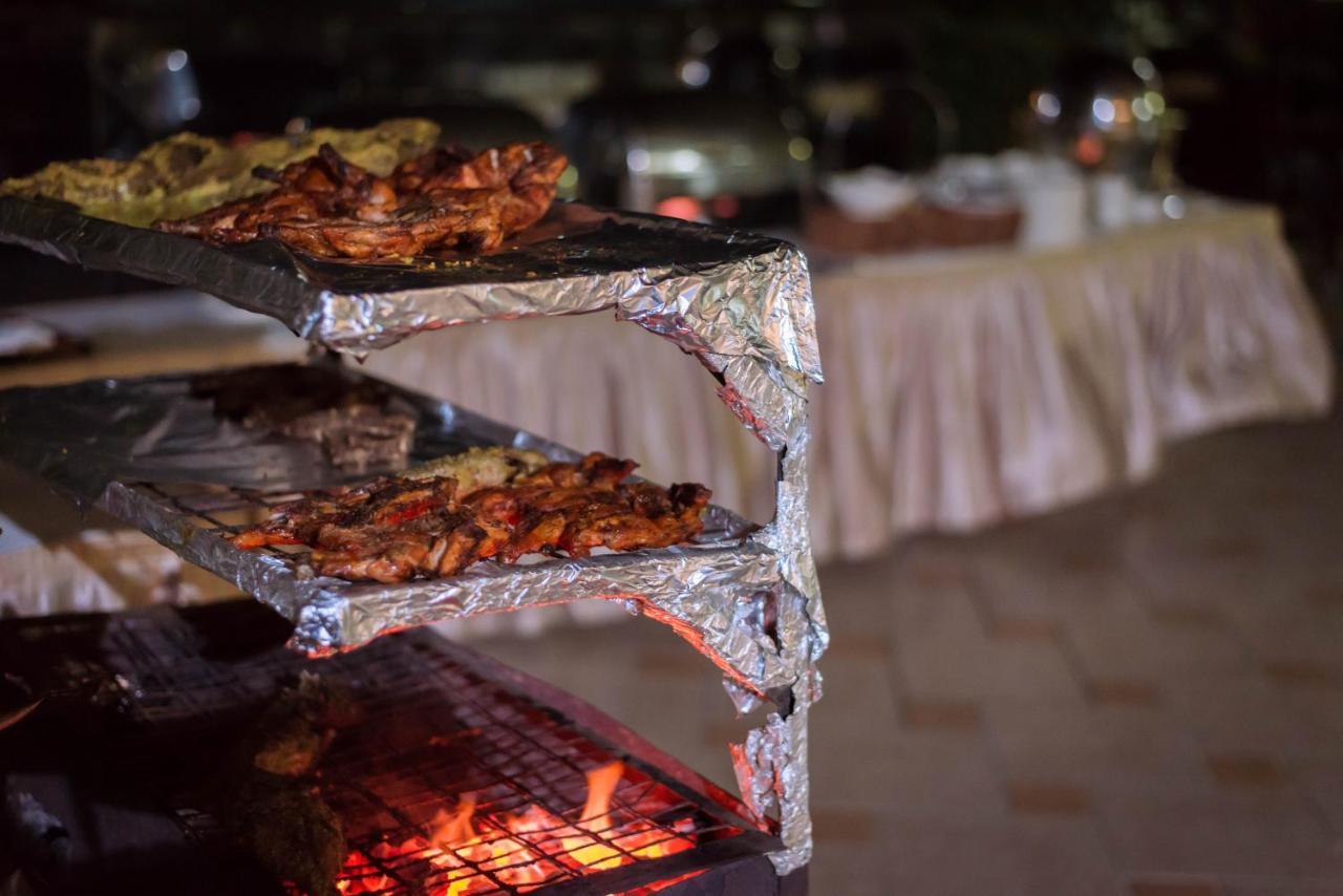 Peacock Hotel Dar-es-Salaam Eksteriør bilde