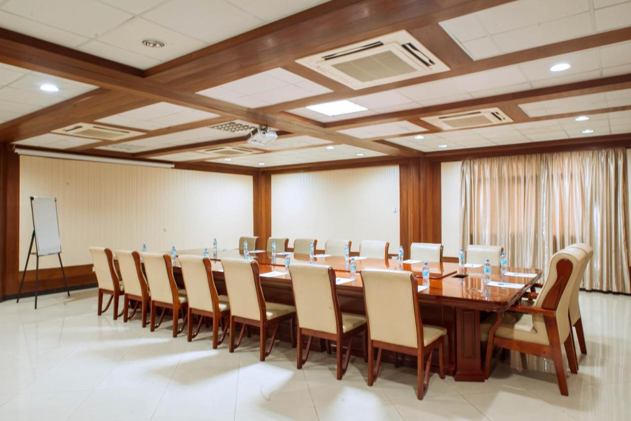Peacock Hotel Dar-es-Salaam Eksteriør bilde