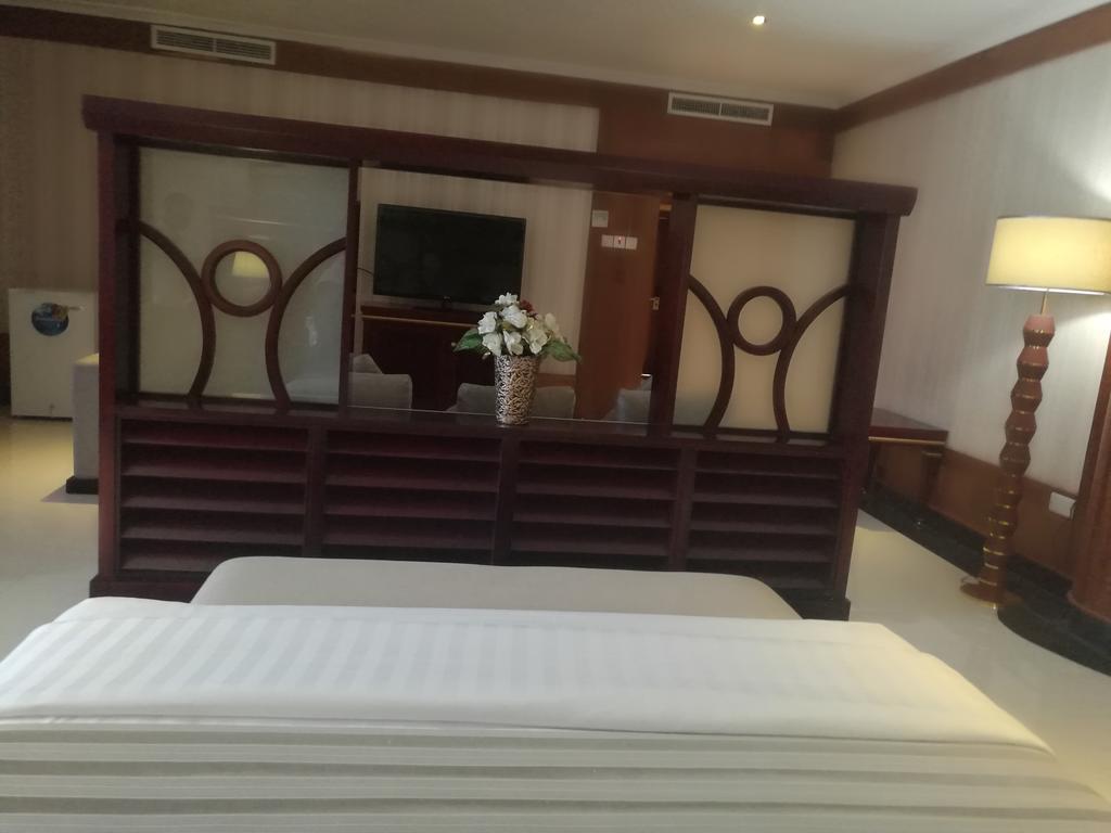 Peacock Hotel Dar-es-Salaam Eksteriør bilde