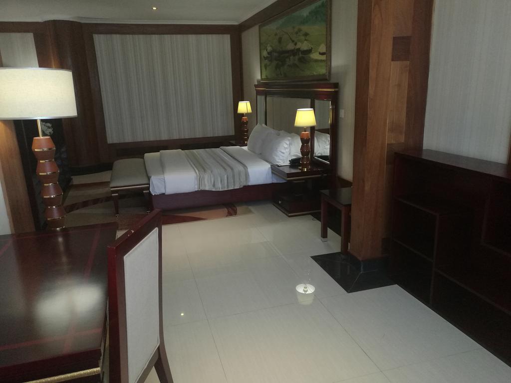 Peacock Hotel Dar-es-Salaam Eksteriør bilde