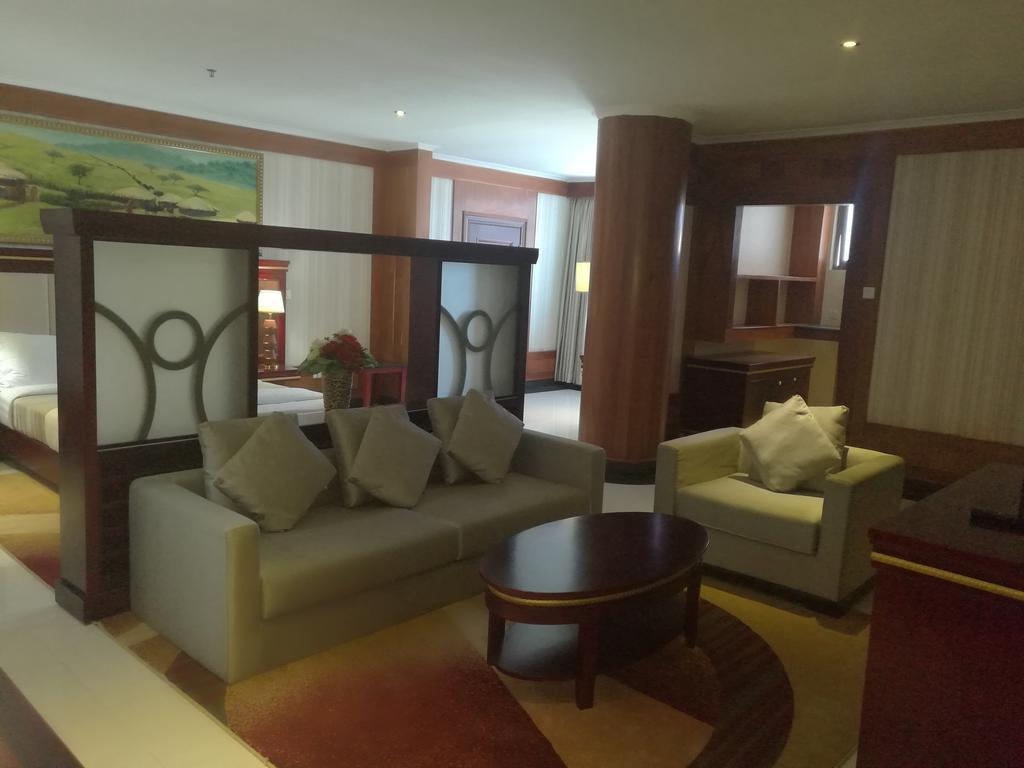 Peacock Hotel Dar-es-Salaam Eksteriør bilde