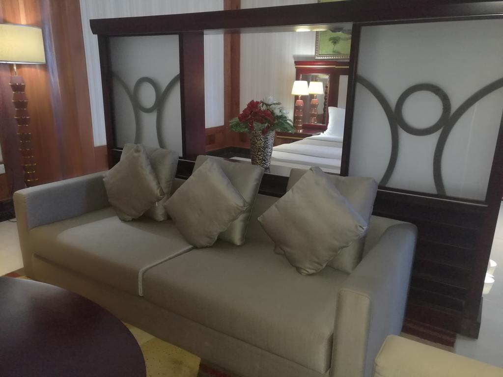 Peacock Hotel Dar-es-Salaam Eksteriør bilde